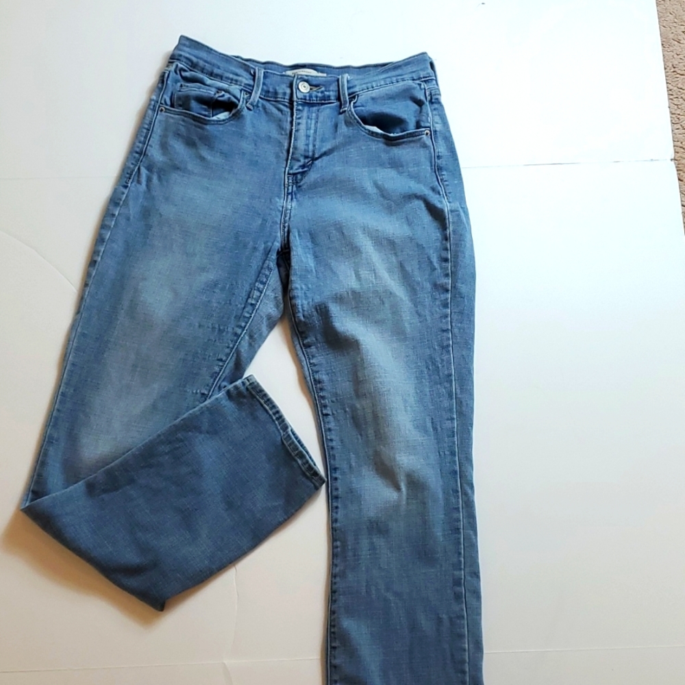 Levi light wash denim jeans size 6